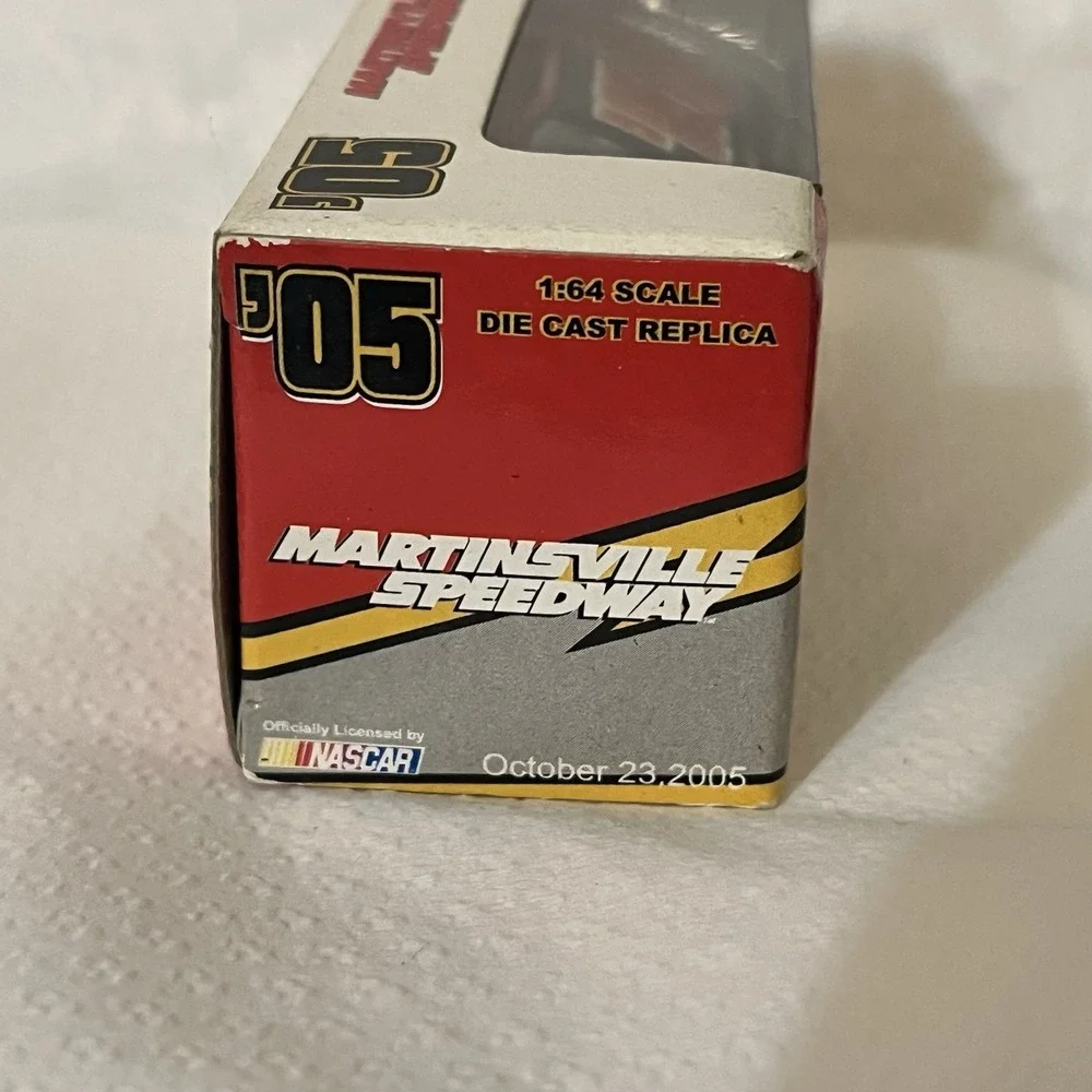 2005 ADVANCE AUTO PARTS 500 Die Cast 1:64 PROGRAM Car MARTINSVILLE SPEEDWAY